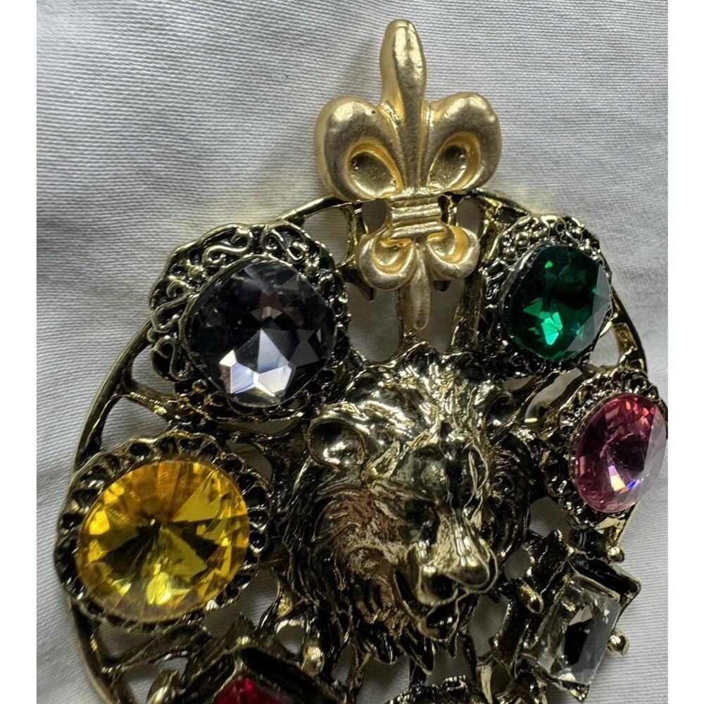 Lion Head Fleur De Lis Brooch Pin Gold Tone Multicolor Rhinestone Statement NEW - Picture 5 of 7
